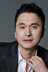 拖旅行箱的女人李东洙