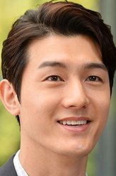 花美男拉面店李己雨
