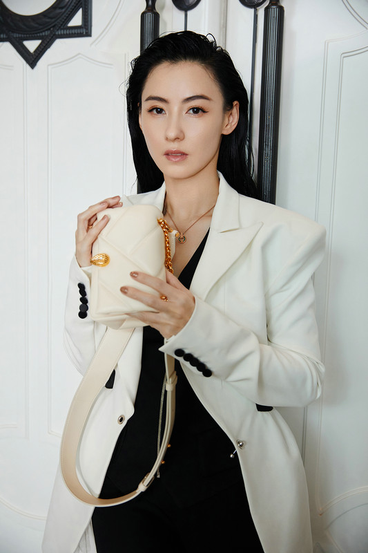 张柏芝上演白色西装杀 御姐造型魅力全开